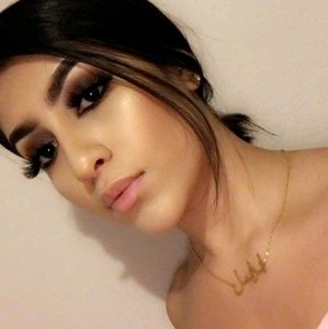 Meet your Posher, Isabel